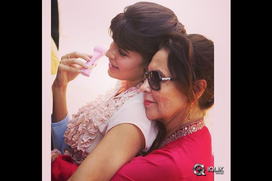 Celebrities-With-Mothers-Exclusive-Photos